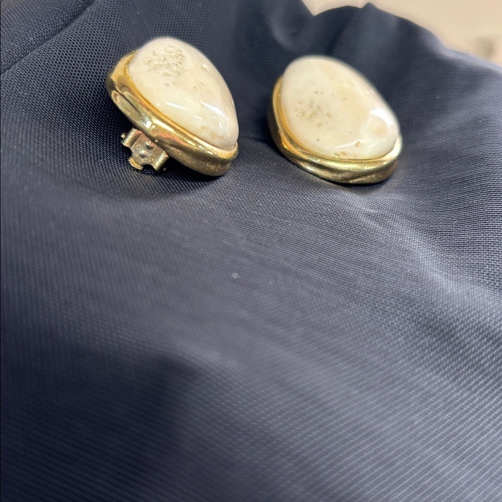 Large Vintage GIVENCHY Cream Simulated Stone (Resin) Clip Earrings - Picture 3 of 9